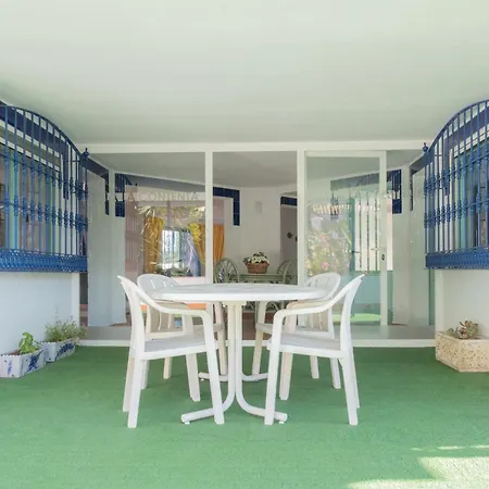 La Contenta Jardin Y Piscina En Conil Centro コニル・デ・ラ・フロンテラ