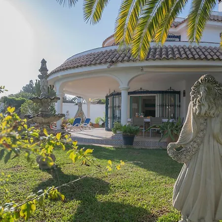 La Contenta Jardin Y Piscina En Conil Centro * コニル・デ・ラ・フロンテラ