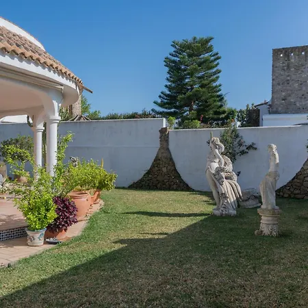 La Contenta Jardin Y Piscina En Conil Centro コニル・デ・ラ・フロンテラ