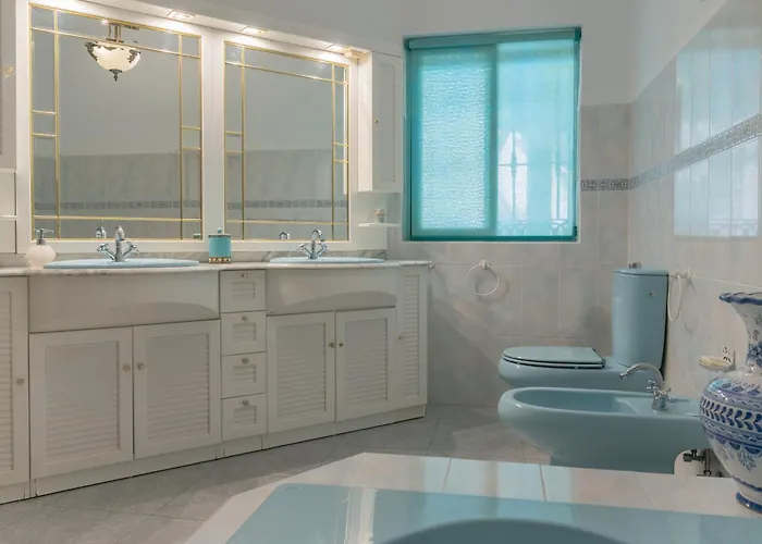 La Contenta Jardin Y Piscina En Conil Centro * コニル・デ・ラ・フロンテラ