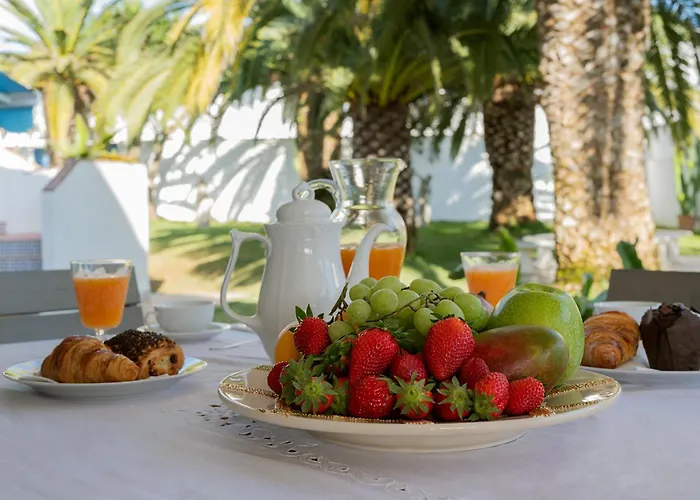 La Contenta Jardin Y Piscina En Conil Centro コニル・デ・ラ・フロンテラ