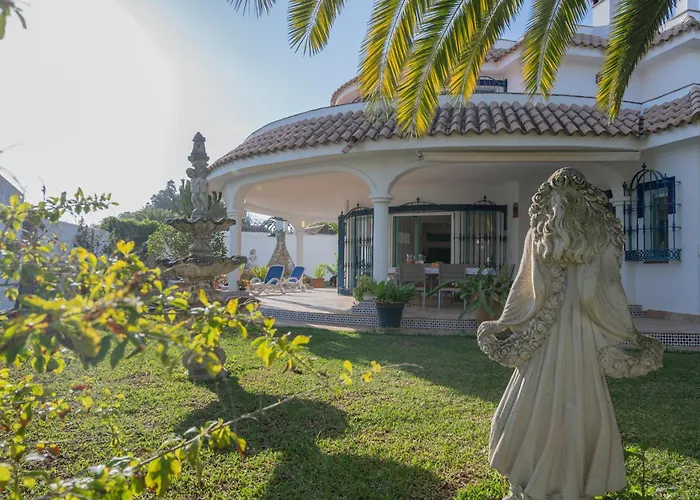 La Contenta Jardin Y Piscina En Conil Centro * コニル・デ・ラ・フロンテラ