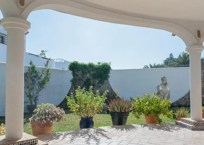 La Contenta Jardin Y Piscina En Conil Centro ヴィラ