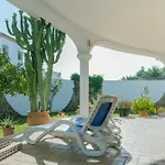 La Contenta Jardín Y Piscina En Conil Centro