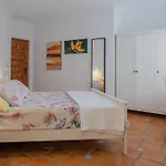 Villa La Contenta Jardín Y Piscina En Conil Centro