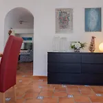 La Contenta Jardín Y Piscina En Conil Centro Villa