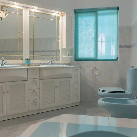 La Contenta Jardín Y Piscina En Conil Centro * Conil De La Frontera