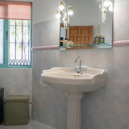 La Contenta Jardín Y Piscina En Conil Centro Villa *