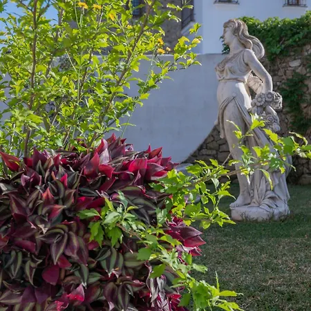La Contenta Jardín Y Piscina En Conil Centro * Conil De La Frontera
