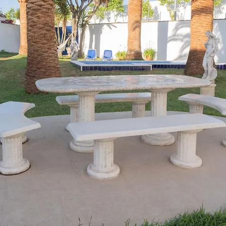 La Contenta Jardin Y Piscina En Conil Centro Villa