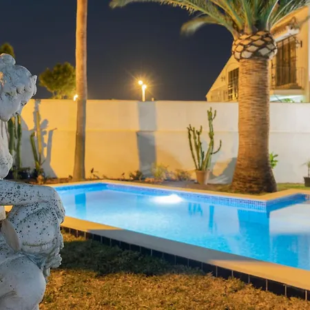 Villa La Contenta Jardin Y Piscina En Conil Centro