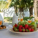 La Contenta Jardin Y Piscina En Conil Centro Коніль-де-ла-Фронтера